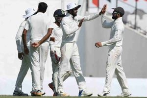 చిత్తుగా ఓడిన లంక: టెస్ట్ చ‌రిత్ర‌లో అతిపెద్ద విజ‌యాన్ని న‌మోదు చేసిన కోహ్లీసేన