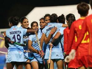 హాకీ అమ్మాయిలకు నగదు నజరానా: ఎంతో తెలుసా?