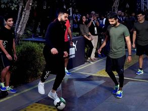 సోషల్ మీడియా వద్దు... అవుట్‌డోర్ గేమ్స్ ముద్దు: కోహ్లీ