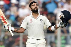 శ్రీలంకతో టెస్ట్: కోహ్లీ వన్ మాన్ షో, డబుల్ సెంచరీ, రికార్డులు, భారత్ భారీ స్కోర్