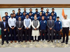 మరింత ఎత్తుకు ఎదుగాలి: మోడీని కలిసిన యువ సాకర్ ప్లేయర్లు