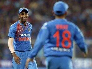 చివరి ఓవర్ టెన్షన్ పెట్టింది: పాండ్యా గాయంపై కోహ్లీ ఇలా