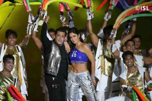 నీతాతో సచిన్ సెల్ఫీ: ఐఎస్ఎల్ ప్రారంభ వేడుకల్లో సల్మాన్, కత్రినా కైఫ్ డ్యాన్స్‌