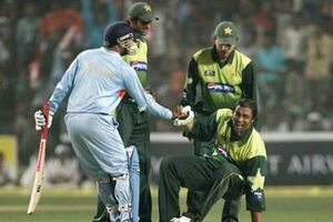 సెహ్వాగ్ Vs అక్తర్: గడ్డ కట్టిన సరస్సుపై టీ20 క్రికెట్, భారీ మొత్తంలో ఫీజు