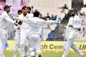 కోల్‌కతా టెస్టు: వర్షంతో నిలిచిన మ్యాచ్, లంచ్ విరామానికి భారత్ 74/5