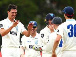 ఒకే మ్యాచ్‌లో రెండు హ్యాట్రిక్స్: 30 ఏళ్ల రికార్డు బద్దలు కొట్టిన స్టార్క్ (వీడియో)