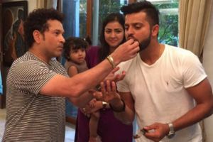 సచిన్ ఇంట్లో రైనా పుట్టినరోజు: పక్కనే భార్య ప్రియాంక, కుమార్తె గ్రేసియా