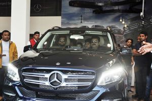 'బెంజ్ కారు' వివాదంలో సురేశ్ రైనా: అసలేం జరిగింది?