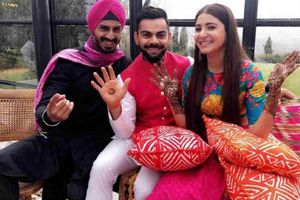 కోహ్లీ ఫస్ట్ నైట్ బాగా ప్రెజర్‌గా ఫీలయ్యాడేమో?: ట్విట్టర్‌లో ఓ నెటిజన్