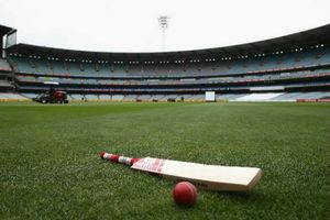 కేరళలో విషాదం: గుండెపోటుతో గ్రౌండ్‌లోనే మృతి చెందిన క్రికెటర్ (వీడియో)