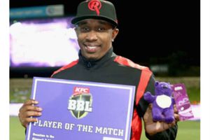 టీ20ల్లో 400 వికెట్లు తీసిన తొలి బౌలర్‌గా బ్రావో రికార్డు