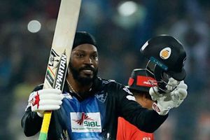 18 సిక్స్‌లతో ప్రపంచ రికార్డు: పరుగుల వరద పారించిన గేల్