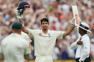 ఐదో డబుల్ సెంచరీ: రికార్డుల మోత, దిగ్గజాల సరసన అలెస్టర్ కుక్