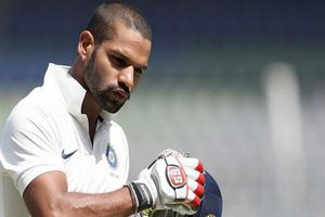 సెల్ఫీ కోసం వచ్చిన అభిమానితో ధావన్ అనుచిత ప్రవర్తన