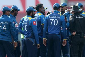 112 స్కోరుతో చిత్తుగా ఓడిన భారత్: ధోనీ ఒక్కడే 65