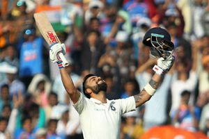 ఆరో 'డబుల్' సెంచరీ: 'ఈ తరంలో కోహ్లీనే అత్యుత్తమ బ్యాట్స్‌మెన్‌'