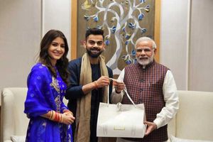 మోడీజీ 99 వద్ద ఔటైతే ఎలా?: కోహ్లీ అన్నట్టు నెటిజన్ ట్వీట్, ఫోటోలు వైరల్