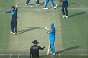 అంపైర్ ఔట్ అనకముందే ధోనీయే చెప్పేశాడు..