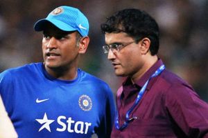 మరో అరుదైన ఘనత: గంగూలీ రికార్డుని సమం చేయనున్న ధోని