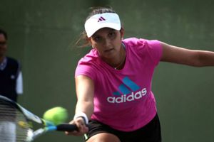 సానియాకు మోకాలి దెబ్బ 'మంచిదేనబ్బా'