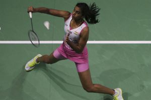 దుబాయ్ సూపర్ సిరిస్ ఫైనల్స్‌: సెమీస్‌కు చేరిన పీవీ సింధు