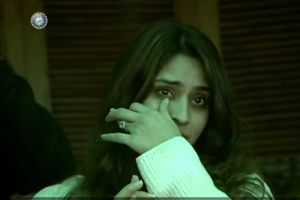 రోహిత్ డబుల్ స్పెషల్: ముద్దులు... పెళ్లి రోజు గిఫ్ట్... ఉద్వేగానికి గురైన భార్య