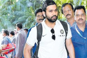 తొలి టీ20 కోసం ఒరిస్సాకు చేరుకున్న భారత్-శ్రీలంక జట్లు