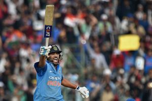 రోహిత్ శర్మలో మరో యాంగిల్: లంక అభిమానికి డబ్బు సాయం