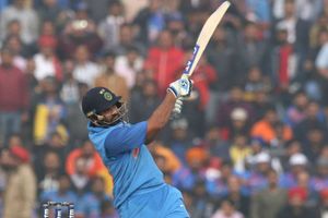 ధోని, క్రిస్ గేల్‌ లాంటి వాడినికాదు: డబుల్ సెంచరీ అనంతరం రోహిత్ శర్మ