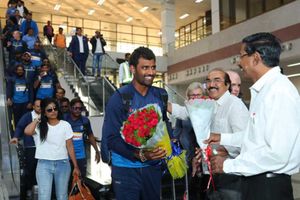 సిరిస్ ఫలితం తేల్చే వన్డే: విశాఖ చేరుకున్న భారత్, లంక జట్లు