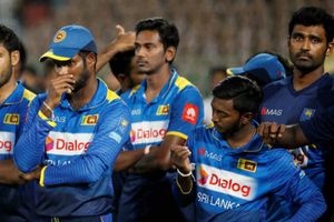 లంక వన్డే టీమ్‌ను ఇండియా ఫ్లైట్ ఎక్క‌నివ్వ‌లేదు