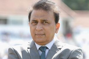 మైదానంలో ఆడింది కోహ్లీ, జడేజా ఇద్దరే. మిగిలిన వాళ్లు: సన్నీ సెటైర్