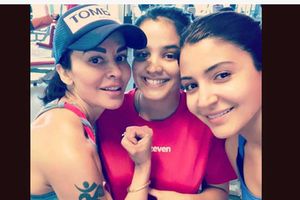 See Pics: భార్యల గ్యాంగ్‌కు లీడర్ అనుష్క శర్మ