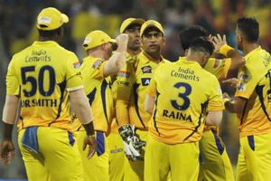 11మంది 30కి పైబడిన వారే: ధోని సేనకు పెన్షన్ పథకం, ట్విట్టర్‌లో జోకులు