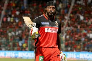 ఐపీఎల్ వేలం: గేల్‌పై కనికరం చూపిన ప్రీతి జింతా.. ధరెంతో తెలుసా..?