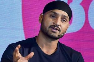 తొలి విదేశీ పర్యటన: కెప్టెన్సీలో ధోనితో కోహ్లీని పోల్చొద్దు