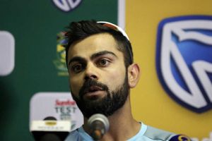 కోహ్లీకి-ధోనికి తేడా ఇదే!: కోహ్లీ కోపంపై నెటిజన్ల చురకలు, క్లాస్ పీకారు