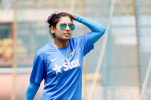 కోహ్లీసేనకు కోచ్‌గా: షారుక్ ప్రశ్నతో కంగుతున్న మిథాలీ రాజ్