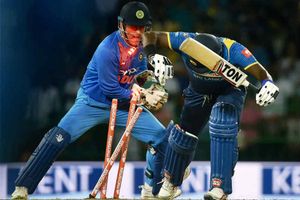 768 ఔట్ల తర్వాత: వికెట్ కీపింగ్ రహాస్యాన్ని వివరించిన ధోని