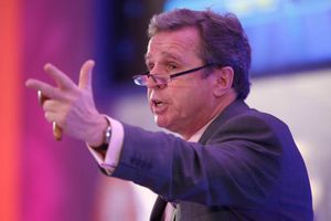 ఐపీఎల్ వేలం 2018: ఒకప్పటి స్వీపర్.. ఐపీఎల్ ఆక్షనీర్