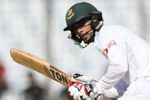 అభిమానిని పక్కకు పిలిపించి కొట్టిన క్రికెటర్‌కు జరిమానా