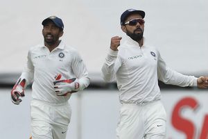 ధోని రికార్డు బద్దలు: కేప్‌టౌన్ టెస్టులో చరిత్ర సృష్టించిన సాహా