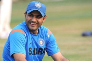 కోహ్లీని అలా వదిలేయకండి ఎవరైనా చెప్పండి: సెహ్వాగ్