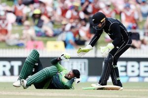 సానియా.... షోయబ్‌కు చెప్పు బ్యాటింగ్ చేసేటప్పుడు హెల్మెట్ పెట్టుకో అని!