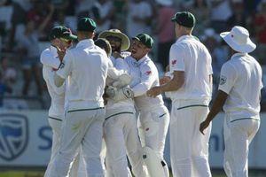 కేప్ టౌన్ టెస్టు: పాండ్యా సెంచరీ మిస్, తడబడిన భారత్ 209కే ఆలౌట్
