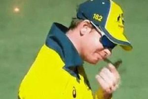 బాల్ టాంపరింగ్‌ ఆరోపణలను ఖండించిన స్టీవ్ స్మిత్ (వీడియో)