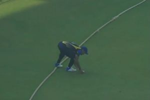 అసలేం జరిగింది?: రెండు పరుగుల కోసం మైదానంలో గొడవ