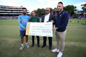 ఇరు జట్లు తీర్చిన ఇక్కట్లు: కేప్ టౌన్ నీటి కరువుకి రూ. 5.5లక్షల విరాళం