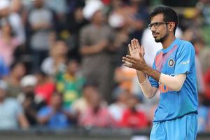 చాహల్‌కు ఏమైంది?: ఫీల్డింగ్‌లో కళ్లజోడు, వివరణ ఇచ్చిన తండ్రి