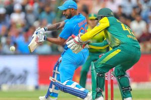 18వ ఓవర్లో భువీ అద్భుతం: తొలి టీ20లో భారత్ ఘన విజయం